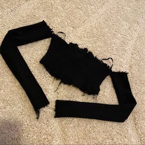 Forever 21: Black crop top. Brand New！